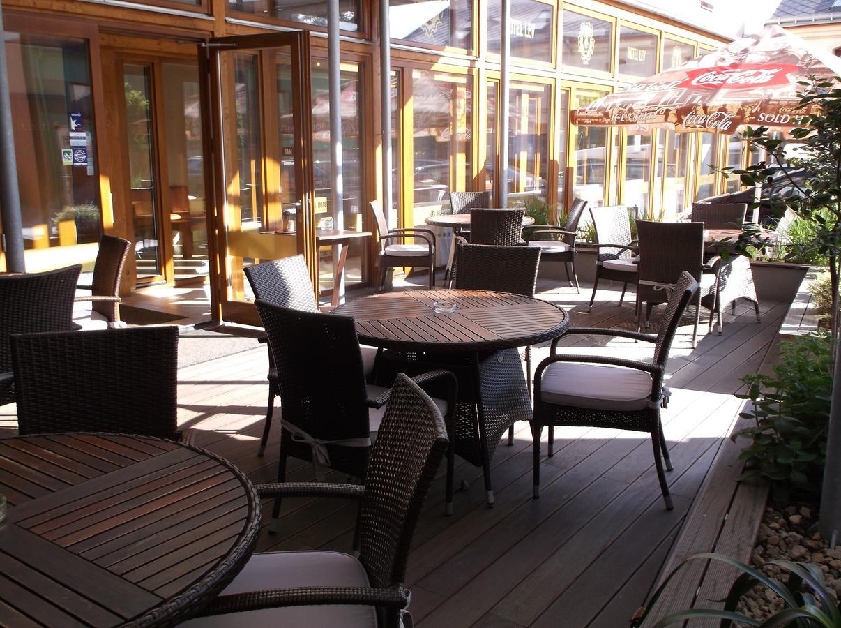 Hotel Lev Lovosice Exterior foto