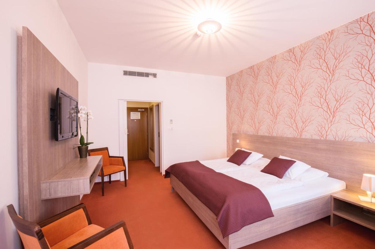 Hotel Lev Lovosice Exterior foto