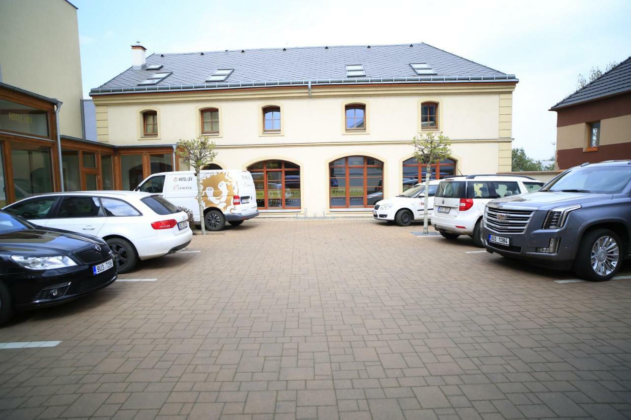 Hotel Lev Lovosice Exterior foto